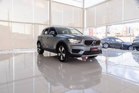 VOLVO XC40 2.0 T5 GASOLINA MOMENTUM AWD GEARTRONIC